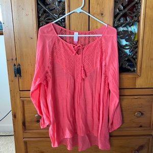 Cute coral comfy over tank top long sleeve, it’s very comfortable and light fit.